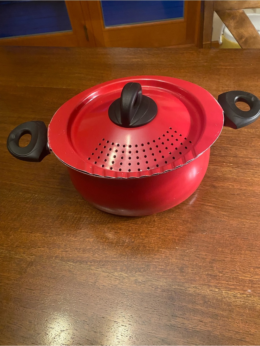 Bialetti Essentials 5.5 Qt Non-Stick Saucepan pot Red/Black Strainer Lid Handles